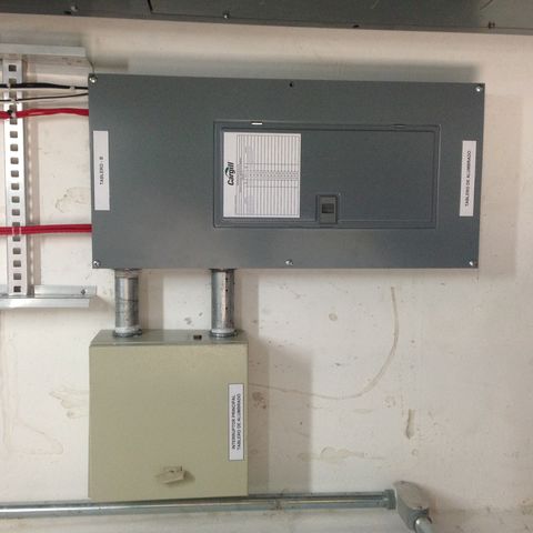 INSTALACION Y CABLEADO DE TABLERO DE ALUMBRADO PARA PUENTE GOMBAR.
